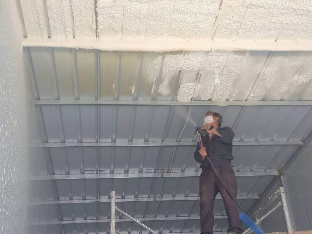 養(yǎng)殖場(chǎng)屋面聚氨酯噴涂保溫