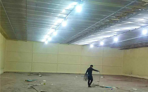 冷庫墻體保溫聚氨酯噴涂機(jī)現(xiàn)場(chǎng)施工